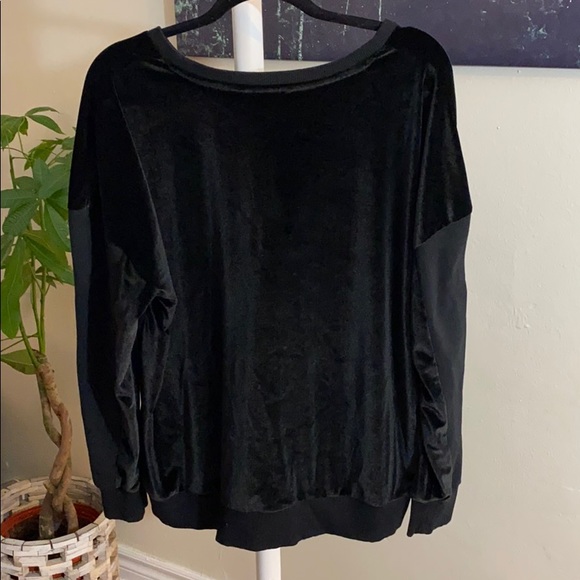 🤯 3/$20🤯 Black Velvet Sweater - Picture 2 of 2